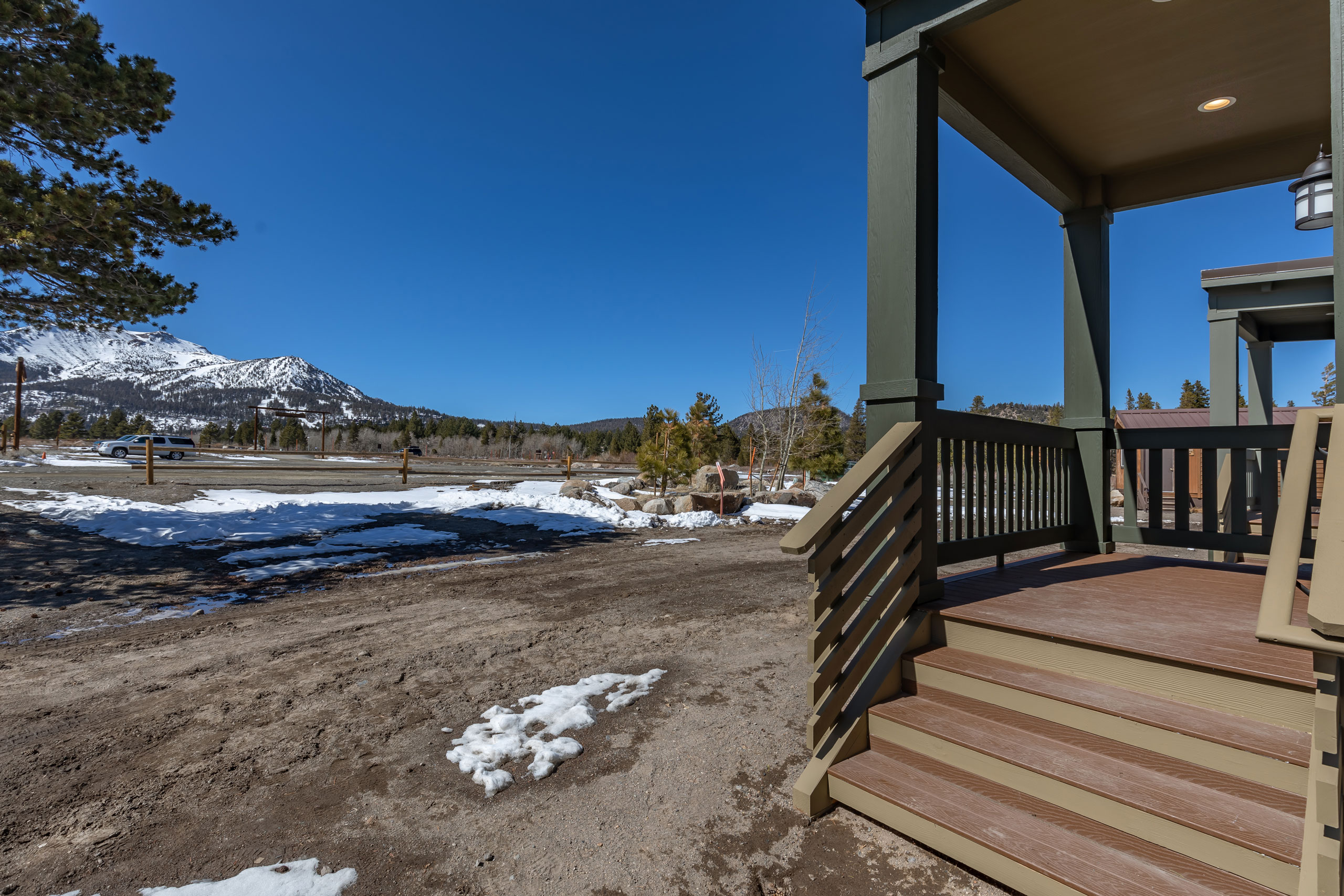 Sierra Meadows Ranch | Minaret Cabin, Private nightly room rental kitchen